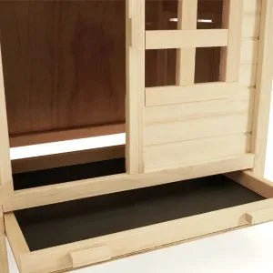 Pollaio medio su palafitte con nido in legno